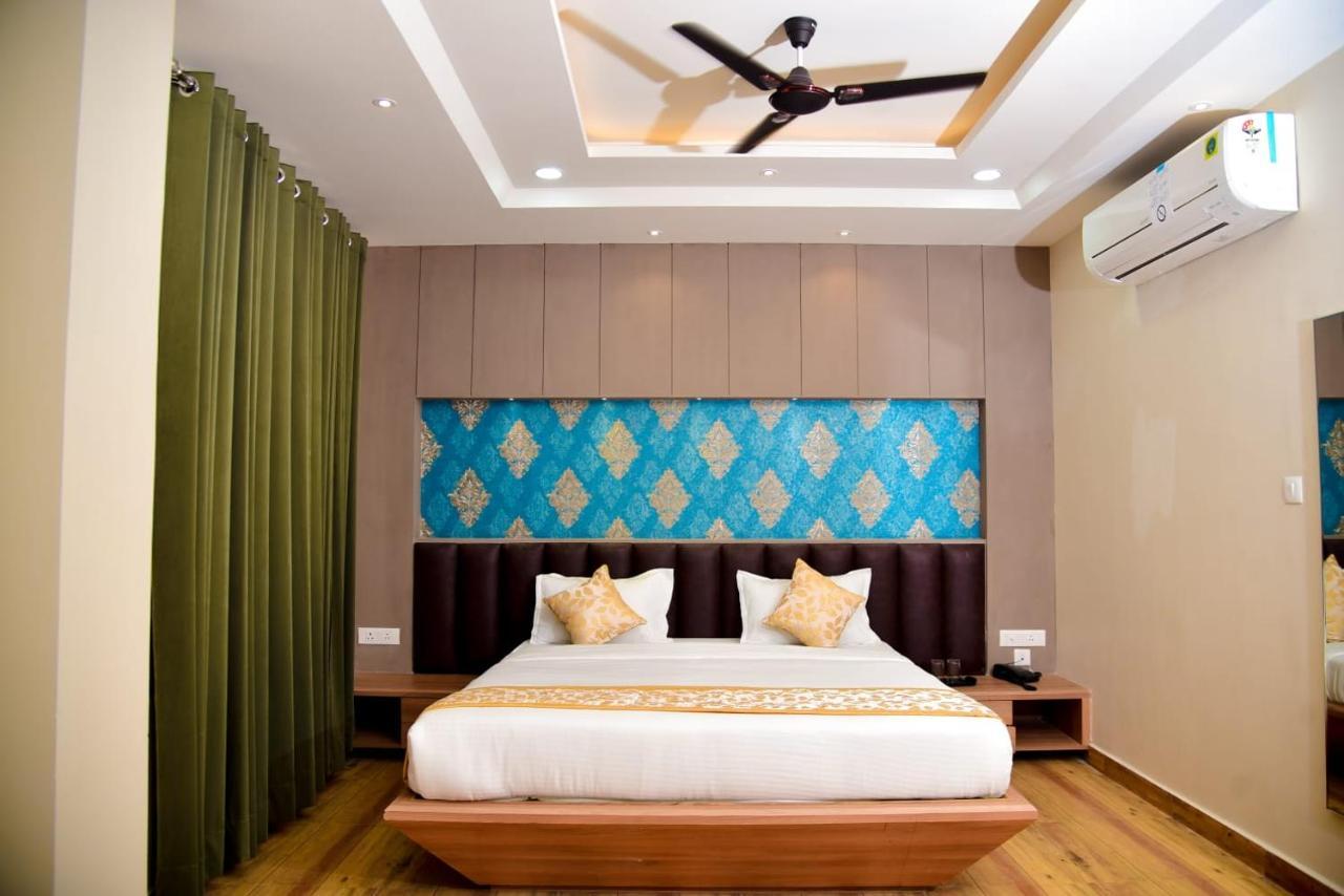 Hotel Olive Crown Лакхнау Экстерьер фото