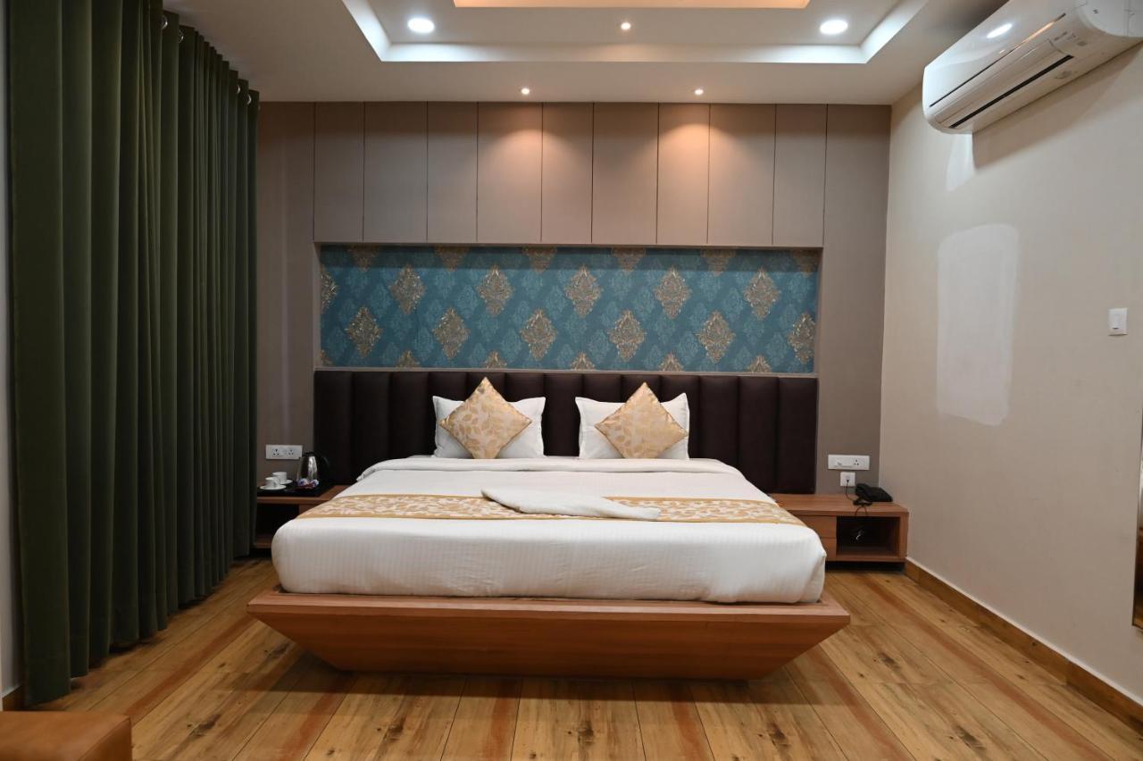 Hotel Olive Crown Лакхнау Экстерьер фото
